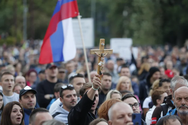 V Ljubljani znova shod nasprotnikov omejevalnih ukrepov. FOTO: Matej Družnik/Delo