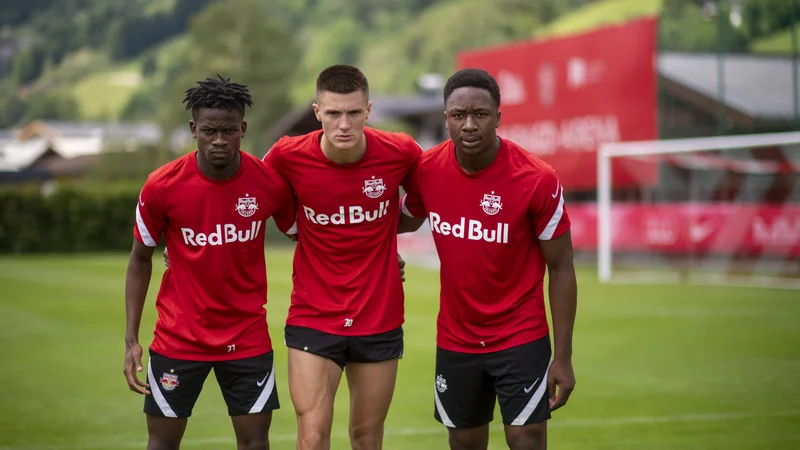 Fotografija: Benjamin Šeško je v klubski majici v svoji prvi sezoni na najvišji ravni še naprej razigran. FOTO: FC Red Bull Salzburg/Getty Images