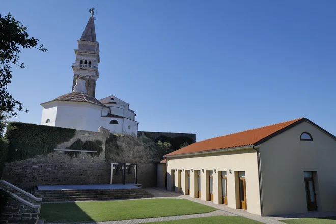 Zorko Bajc nadaljuje delo, ki ga je pred tridesetimi leti začel oče Vinko in nadaljeval oče Bojan. FOTO: Jože Suhadolnik/Delo