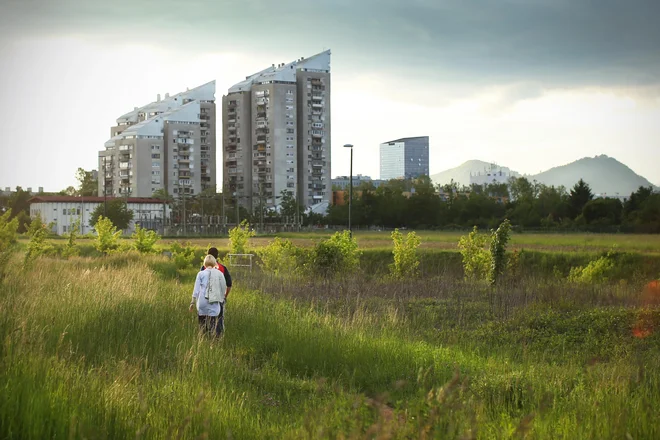 Cene rabljenih stanovanjskih nepremičnin, rabljenih stanovanj in hiš skupaj so se v povprečju zvišale za 4,7 odstotka, in sicer najbolj v Ljubljani (za 5,4 odstotka). FOTO: Jure Eržen/Delo
