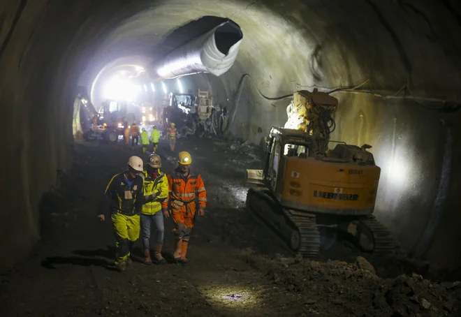 Gradnja druge cevi predora Karavanke na avstrijski strani. FOTO: Jože Suhadolnik/Delo