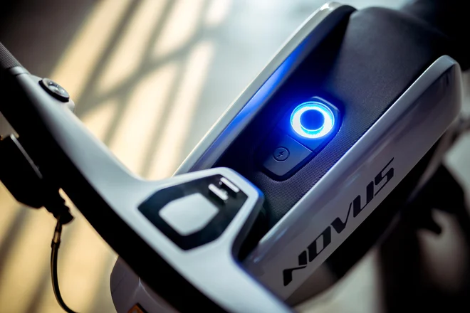Motocikel naj bi se ponašal z visoko stopnjo digitalizacije. FOTO: Novus