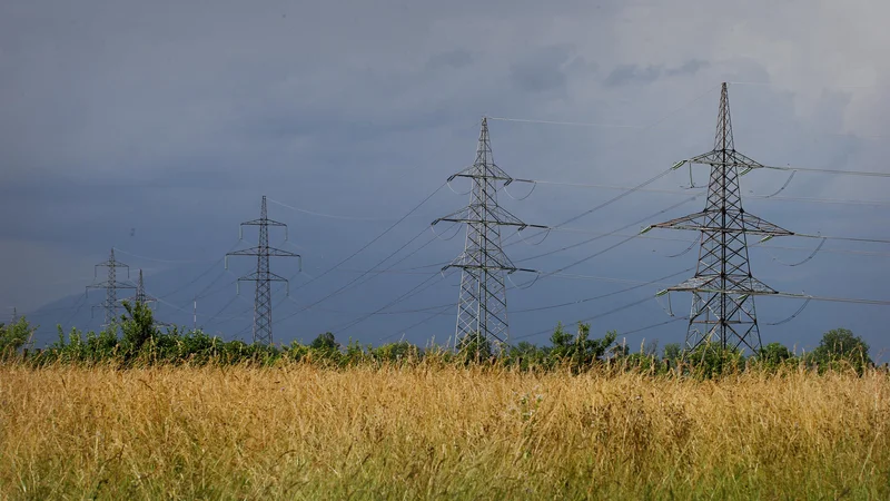 Fotografija: V Elesu strateško in trajnostno načrtujejo, gradijo in vzdržujejo slovensko visokonapetostno prenosno omrežje. FOTO: Jože Suhadolnik/Delo