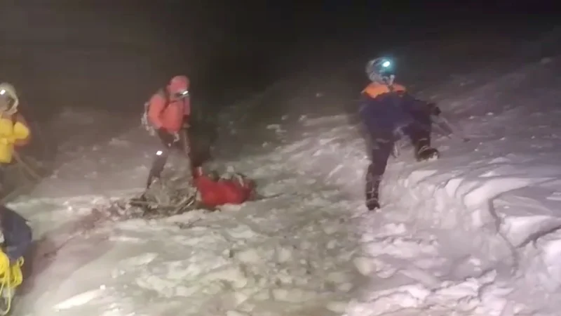 Fotografija: Reševalna akcija na Elbrusu. FOTO: Russia's Emergencies Ministry/Via Reuters