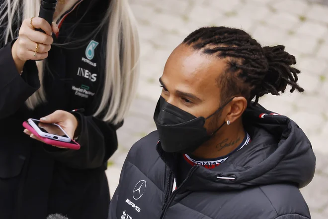 Lewis Hamilton se gre psihološke igrice. FOTO: Maxim Shemetov/ Reuters
