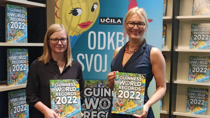 Fotografija: Guinnessovo knjigo rekordov 2022 sta predstavili urednici Mojca Benedičič in Branka Fišer iz založbe Učila. FOTO: arhiv založbe