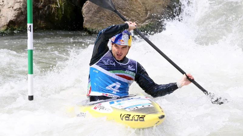 Fotografija: Peter Kauzer se je edini od šestih kajakašev v polfinalu SP v slalomu na divjih vodah uvrstil v finale, kjer je zasedel osmo mesto. FOTO: Nina Jelenc/KZS