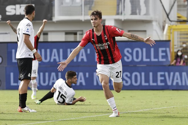 Daniel Maldini gre po stopinjah očetas Paula. Prvič je 19-letni začel v prvi enajsterici in takoj dosegel prvi gol. FOTO: Ciro De Luca/Reuters