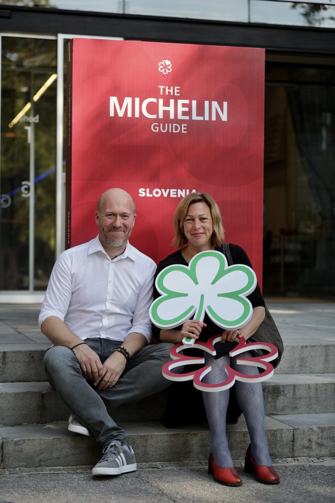 Uroš Štefelin in Marcela Klofutar iz Vile Podvin sta tudi letos odnesla rdečo in zeleno zvezdico.