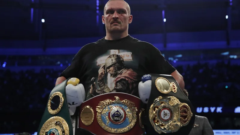 Fotografija: Oleksandr Usik je novi svetovni prvak težke kategorije po različicah IBF, WBA in WBO. FOTO: Andrew Couldridge/Reuters