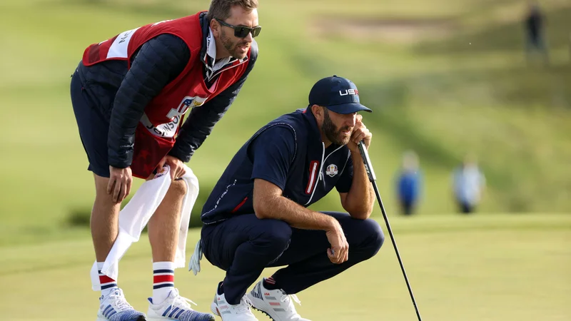 Fotografija: Američan Dustin Johnson med tekmo. FOTO: Patrick Smith/AFP