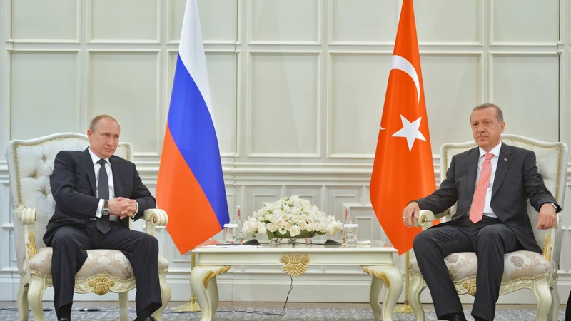 Fotografija: Ko pogajanja zaidejo v slepo ulico, je praviloma neizbežno srečanje Vladimirja Putina (levo) in Recepa Tayyipa Erdoğana. FOTO: Ria Novosti/Reuters