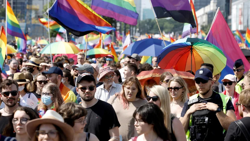 Fotografija: Nova resolucija, ki jo je sprejel regionalni parlament v Lublinskem vojvodstvu, ne govori več o »uvajanju ideologije LGBT v lokalno skupnost«, ampak o »varovanju temeljnih pravic in svoboščin«. FOTO: Kacper Pempel/Reuters