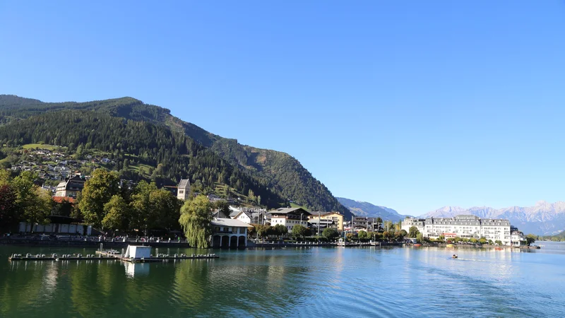 Fotografija: Zell am See, občina s približno 10.000 prebivalci, se skupaj z manjšim Kaprunom predstavlja kot destinacija Zell am See - Kaprun. FOTO: Milan Ilić