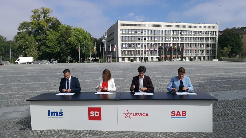 Fotografija: Predsedniki štirih opozicijskih strank so besedilo sporazuma parafirali pred tednom dni. Že isti dan je sporazum potrdil svet SAB. Organi preostalih strank so to storili v soboto. FOTO: Blaž Samec/Delo