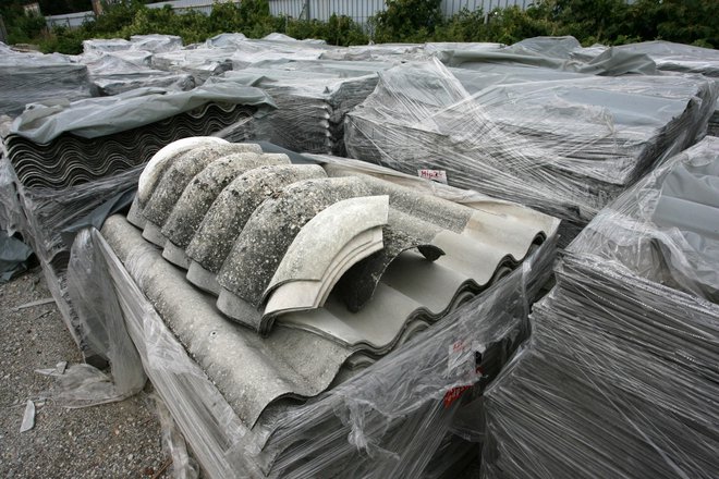 Azbest je v 2019 v EU zahteval skoraj 90.400 življenj. FOTO: Ljubo Vukelič