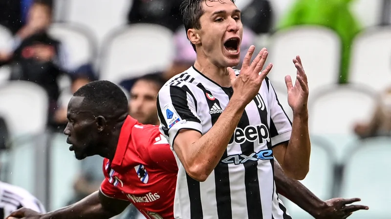 Fotografija: Federico Chiesa se je zaradi slabših predstav znašel v zobeh Juventusovega trenerja Massimiliana Allegrija. FOTO: Alberto Pizzoli/AFP