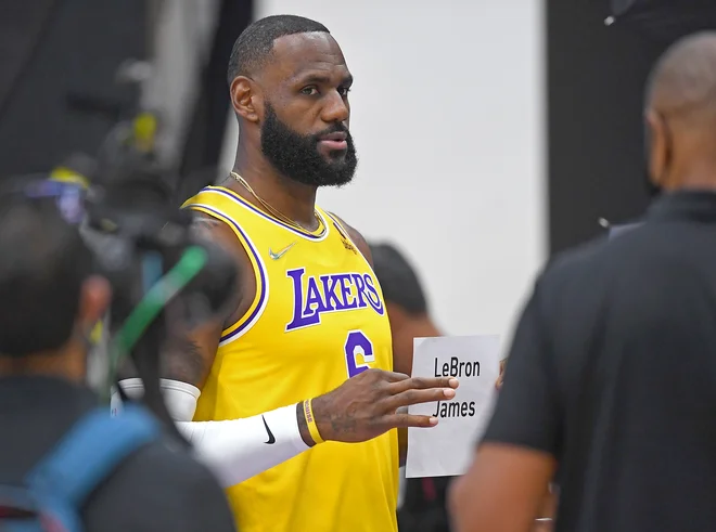 James (na fotografiji) med druženjem z mediji v Los Angelesu. FOTO: Jayne Kamin-Oncea/USA Today Sports