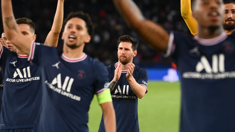 Fotografija: Messi pozdravlja navijače po zmagi nad Man. Cityjem. FOTO: Franck Fife/AFP