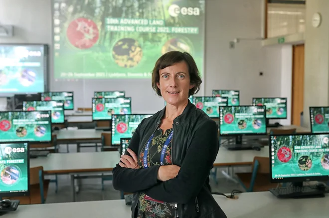 Na fakulteti za gradbeništvo in geo­dezijo se z obdelavo geoprostorskih podatkov spoznajo že na prvi stopnji študija, na magisteriju znanje še poglobijo, poudari prof. dr. Anka Lisec. FOTO: Blaž Samec