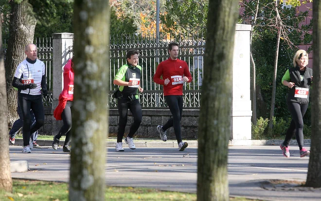 Pregled pred vadbo se uporablja za identifikacijo ljudi z zdravstvenimi težavami, zaradi katerih bi lahko med telesno aktivnostjo imeli večje tveganje za pojav zdravstvenih težav. FOTO: Ljubo Vukelič/Delo