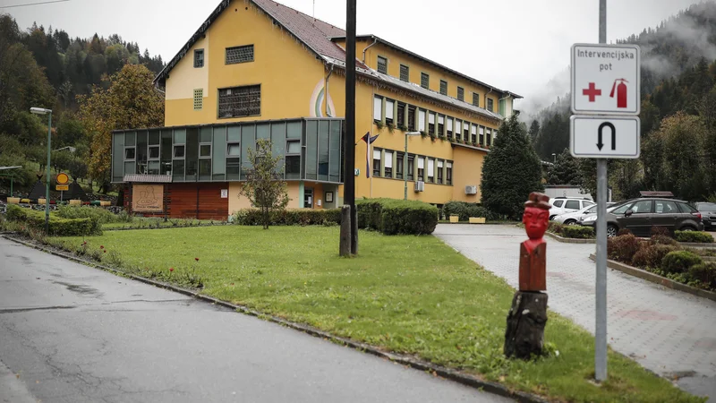Iz CUDV Črna prihaja poziv, naj odgovorni poskrbijo, da bodo varuhinje in varuhi za zahtevno delo z osebami z motnjo v razvoju prejemali spodobno plačilo. FOTO: Uroš Hočevar/Kolektiff
