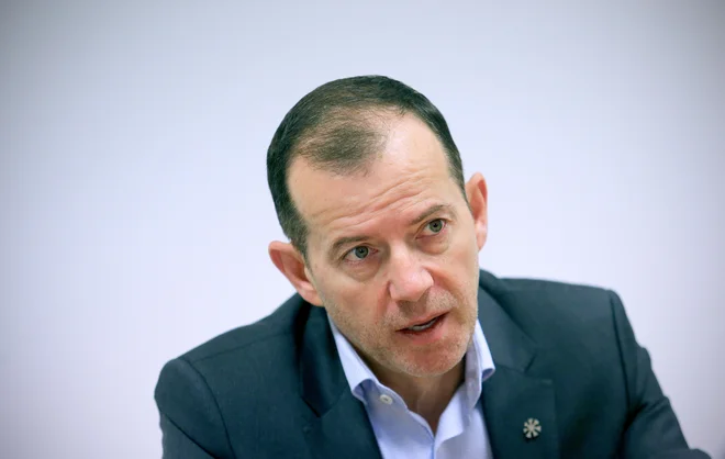 Enzo Smrekar podpira Jerneja Damjana, FOTO: Tomi Lombar