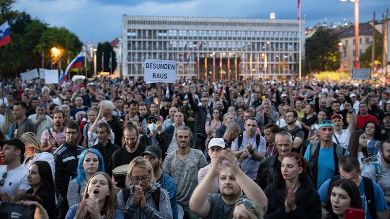 Fotografija: Protestniki so se na koncu vrnili na Trg republike. FOTO: Voranc Vogel