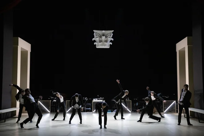 Prva premiera sezone v SNG Opera in balet Ljubljana bo združila operne soliste, baletne plesalce, moški zbor in orkester. Foto Darja Stravs Tisu