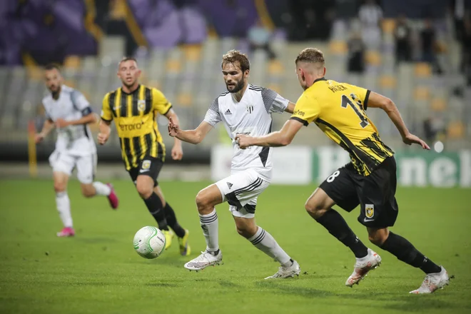 Slovenskega nogometnega prvaka Muro po domači tekmi proti Vitesseju v Londonu čaka še veliko zahtevnejša proti Tottenhamu. FOTO: Uroš Hočevar/Kolektiff