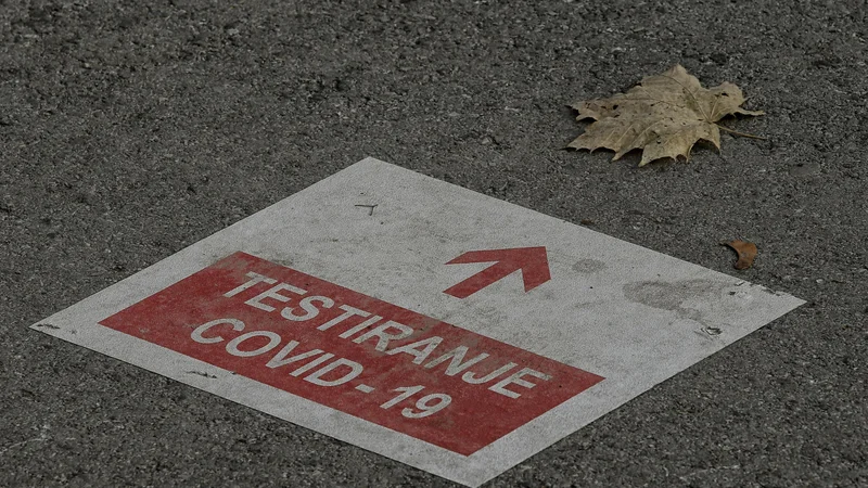 Fotografija: Testiranje na Covid-19. FOTO: Blaž Samec/Delo