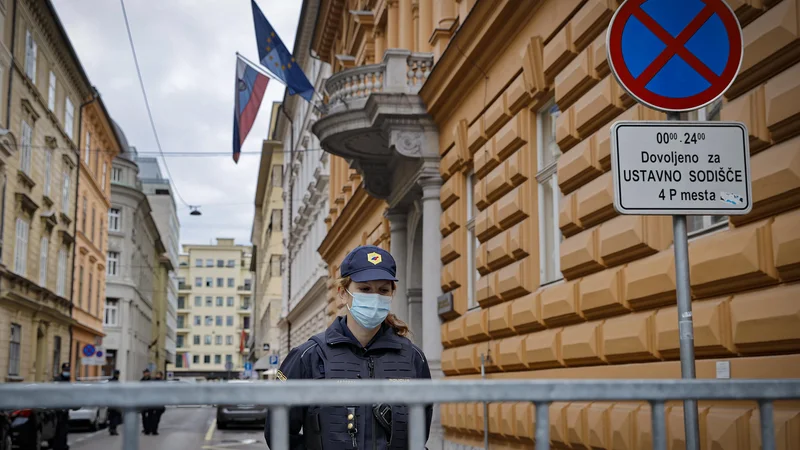 Fotografija: Tiste, ki bi morali v praksi odločati, kako naprej s pogojem PC, je za zdaj iz zagate rešilo ustavno sodišče. FOTO: Jože Suhadolnik/Delo