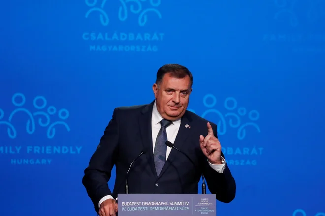 Enotne oborožene sile BiH so bile vzpostavljene leta 2006, ko so ukinili vojski obeh entitet - Republike srbske in Federacije BiH.&nbsp; FOTO: Bernadett Szabo/Reuters