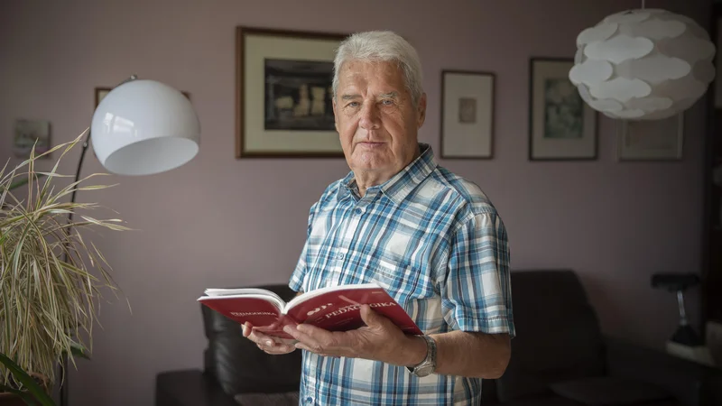 Fotografija: Zdenko Medveš: »Šola je obremenjena z ideali. Brez idealov ne more funkcionirati. Si predstavljate učitelja, ki nima idealov? Ven iz šole mora!« FOTO: Leon Vidic/Delo