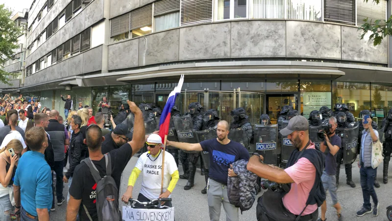 Javna radiotelevizija je glavna tarča anticepilcev. FOTO: Voranc Vogel/Delo