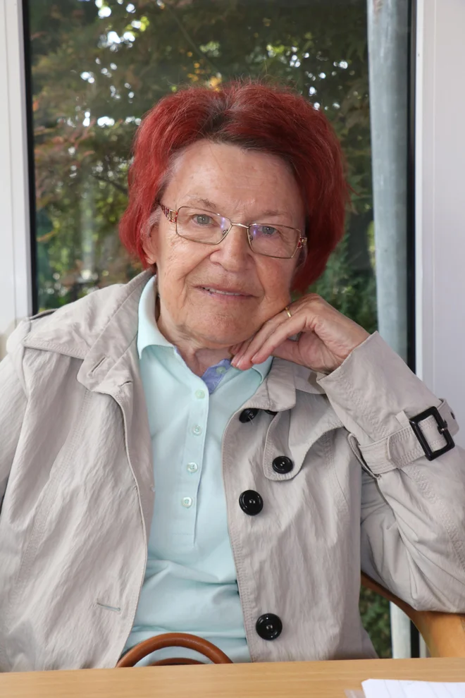 »Tako radi smo hodili v službo!« pravi Anica Horvat. FOTO: Jože Pojbič/Delo