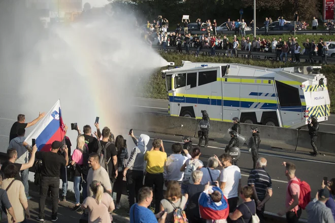 &raquo;Glede na agresivno retoriko SDS se bodo konflikti, ki lahko eskalirajo v različne vrste nasilja, nadaljevali,&laquo; meni sociolog Gorazd Kovačič. FOTO: Jure Eržen/Delo