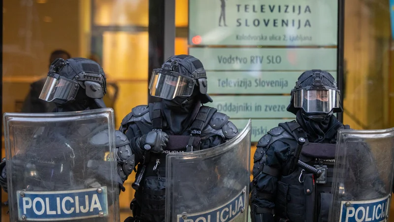 Fotografija: Protesti pred RTV v Ljubljani, 29. septembra letos. FOTO: Voranc Vogel/Delo