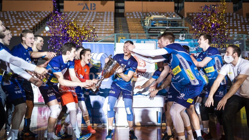 Fotografija: Igralci Merkurja Maribora so v zadnji sezoni presenetljivo slavili naslov državnih prvakov, po odhodu Roka Možiča jih čaka težko delo pri ubranitvi krone. FOTO: Jure Banfi/sobotainfo