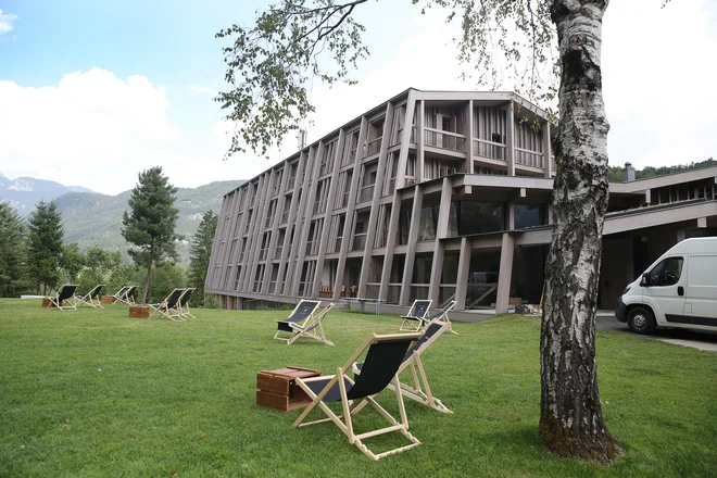 Prenovljeni Hotel Bohinj vliva upanje na lepše čase za turizem. FOTO: Leon Vidic