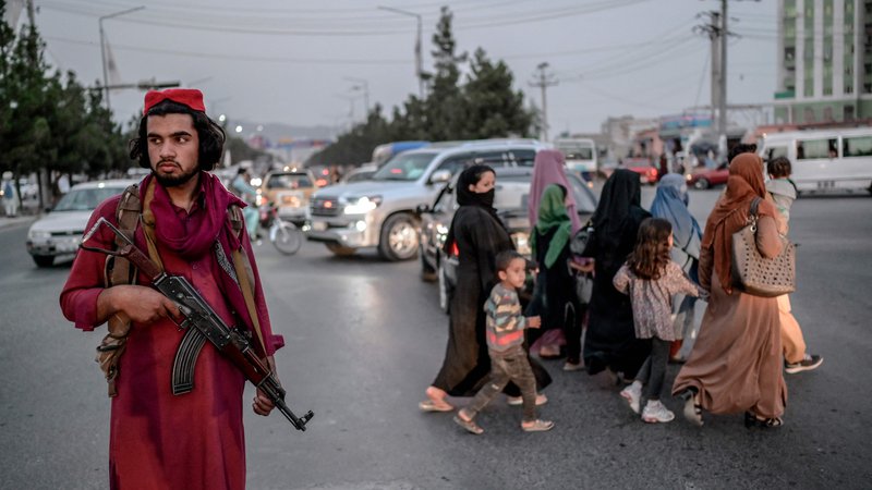 Fotografija: Kljub obljubam so talibi izsledili ljudi, ki so sodelovali s tujimi silami, v zaupnem poročilu navajajo Združeni narodi.FOTO: Bulent Kilic/AFP