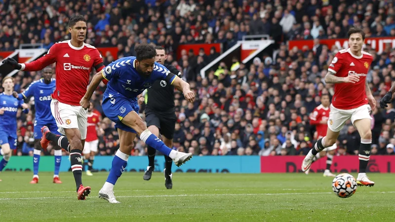 Fotografija: Andros Townsend je na Old Traffordu z zadetkom karamelam prinesel sladko točko. FOTO: Phil Noble/Reuters