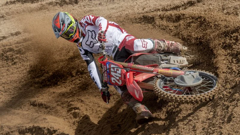 Fotografija: Tim Gajser je na Sardiniji izgubil rdečo številko, zdaj jo je dobil nazaj. FOTO: Honda Racing