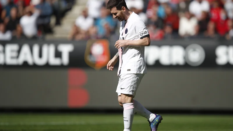 Fotografija: Lionel Messi (na fotografiji) je sredi tedna dosegel prvi gol v majici PSG, nekaj dni kasneje mu je Rennes prizadejal prvi poraz. FOTO: Stephane Mahe/Reuters