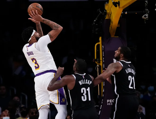 Na prvi pripravljalni tekmi zvezdniških moštev v NBA LA Lakers in Brooklyna je od najboljših košarkarjev igral le Anthony Davis (levo)&nbsp; FOTO: Robert Hanashiro/Usa Today Sports