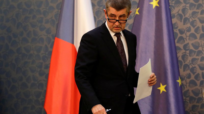 Fotografija: Češki premier in bogataš Andrej Babiš se lahko znajde v resnih težavah, saj ni prijavil ustanovitve dveh slamnatih podjetij, prek katerih je »opral« okoli 19 milijonov evrov. FOTO: David W Cerny/Reuters