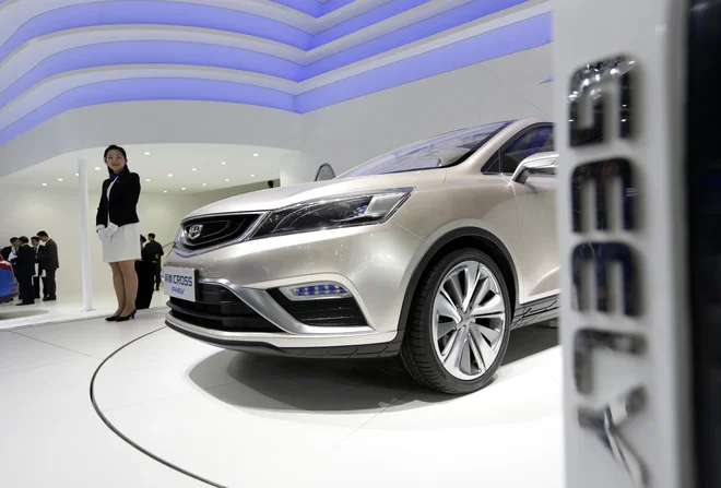 Skoraj 98 odstotni lastnik družbe je kitajski proizvajalec avtomobilov Geely. FOTO: Jason Lee/Reuters