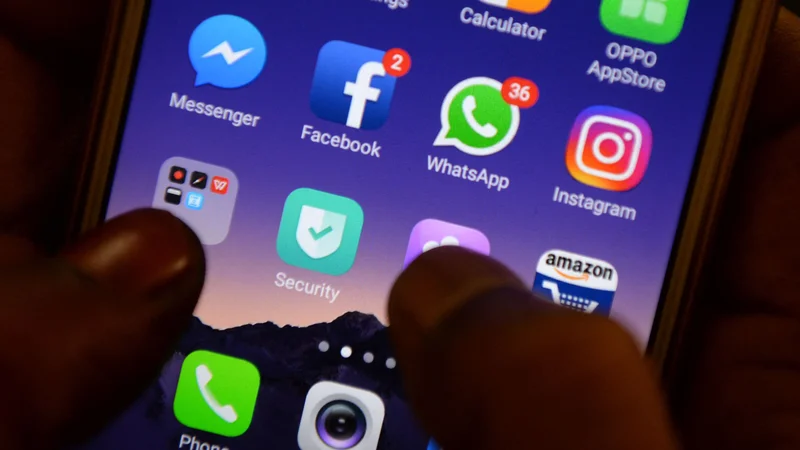 Vzrok za težave Facebooka še ni znan. FOTO: Arun Sankar/Afp
