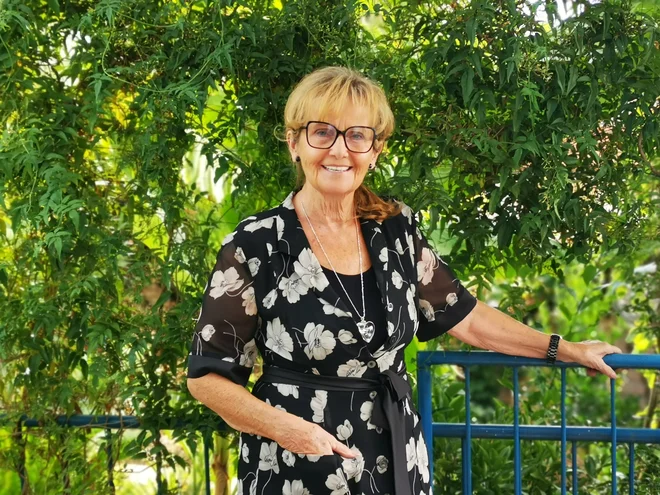 &raquo;Pri nas pogrešam, da bi ljudje na osebni ravni uveljavljali, kar se jim zdi prav. Človek bi se moral sproti boriti za svoje in argumentirati, ne pa tiščati v sebi, dokler nekoč ne izbruhne v besu, a kaj, ko nas tega ne učijo ne v šolah ne na univerzah,&laquo; pravi Alenka Marter. Foto IR1