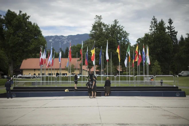 Širitev je v izjavi vrha omenjena, a EU je glede tega brez pravih ambicij. FOTO: Jure Eržen/Delo